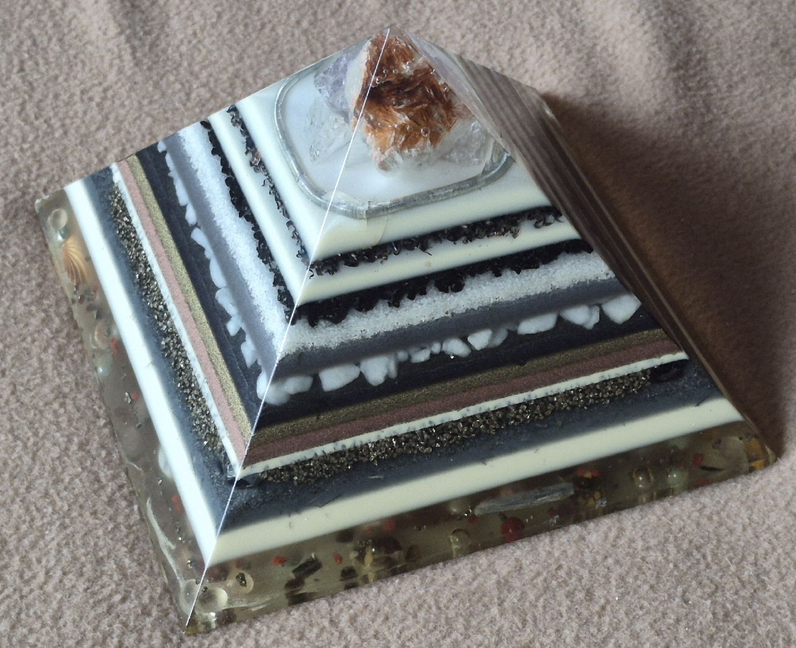 Tutte le decorazioni: Wunderschöne Orgonit Pyramide - ideales Geschenk! – Usato da Schönengrund venduto da cosmicsunlight 1