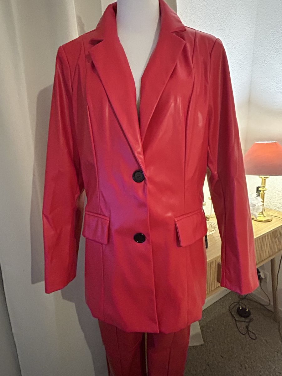 Giacche: Roter Blazer in Grösse L. Hingucker! – Nuovo (secondo la descrizione) da Bettlach venduto da Aresdiego