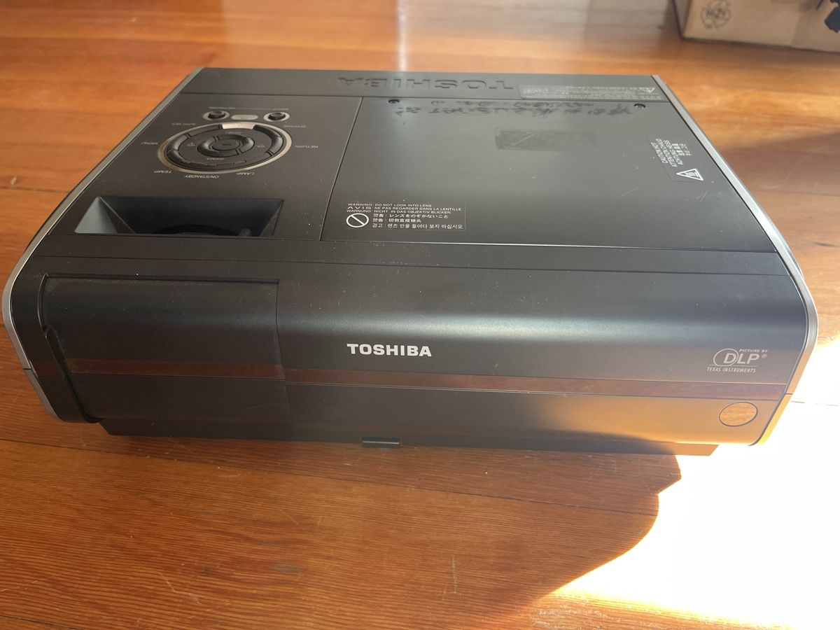Toshiba Proiettori: Tageslicht HD Beamer – Usato da Schliern b. Köniz venduto da jan_j7td 1