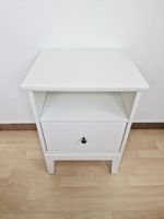 Nachttisch in Weiss 47.5cm h x 47cm b x 40cm t - wie neu