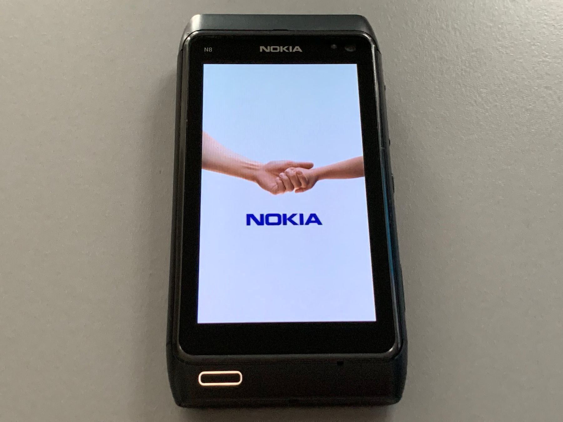 Nokia Portables: Nokia N8-00 Smartphone mit Zubehör – D'occasion à Langwiesen par Restposten-24 1