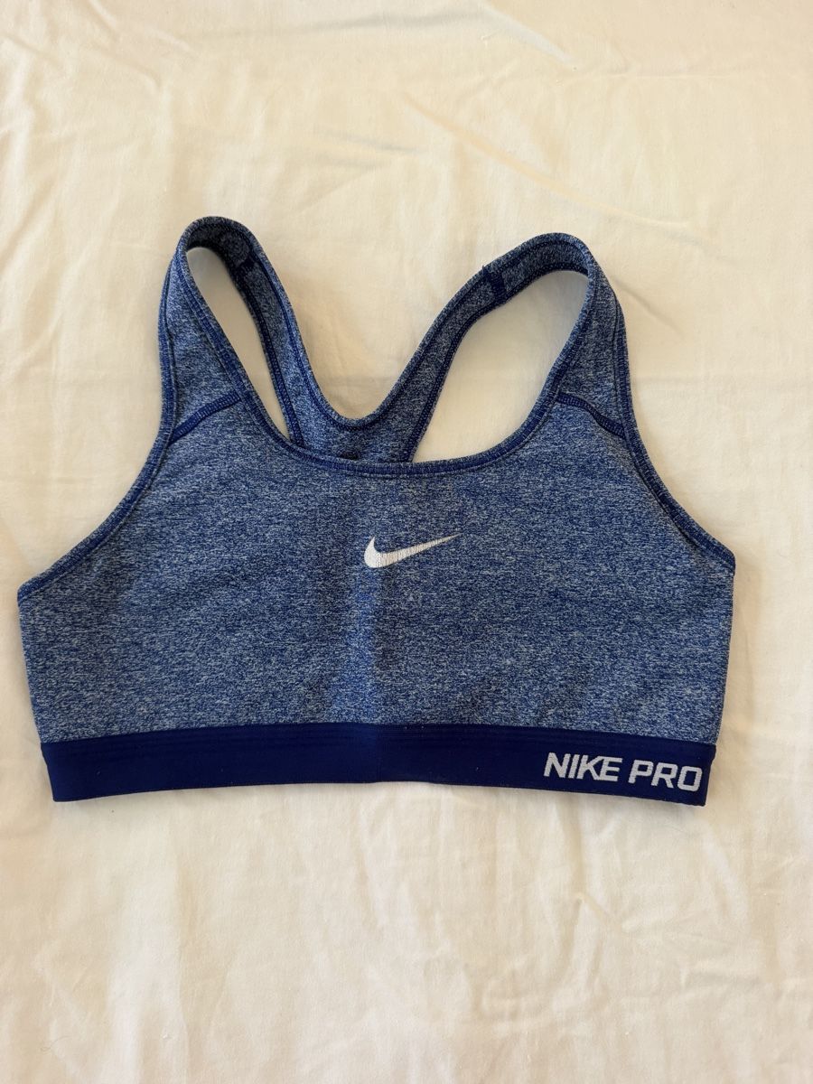 Nike Top: Nike sports bra – Usato da Zürich venduto da lil_h279