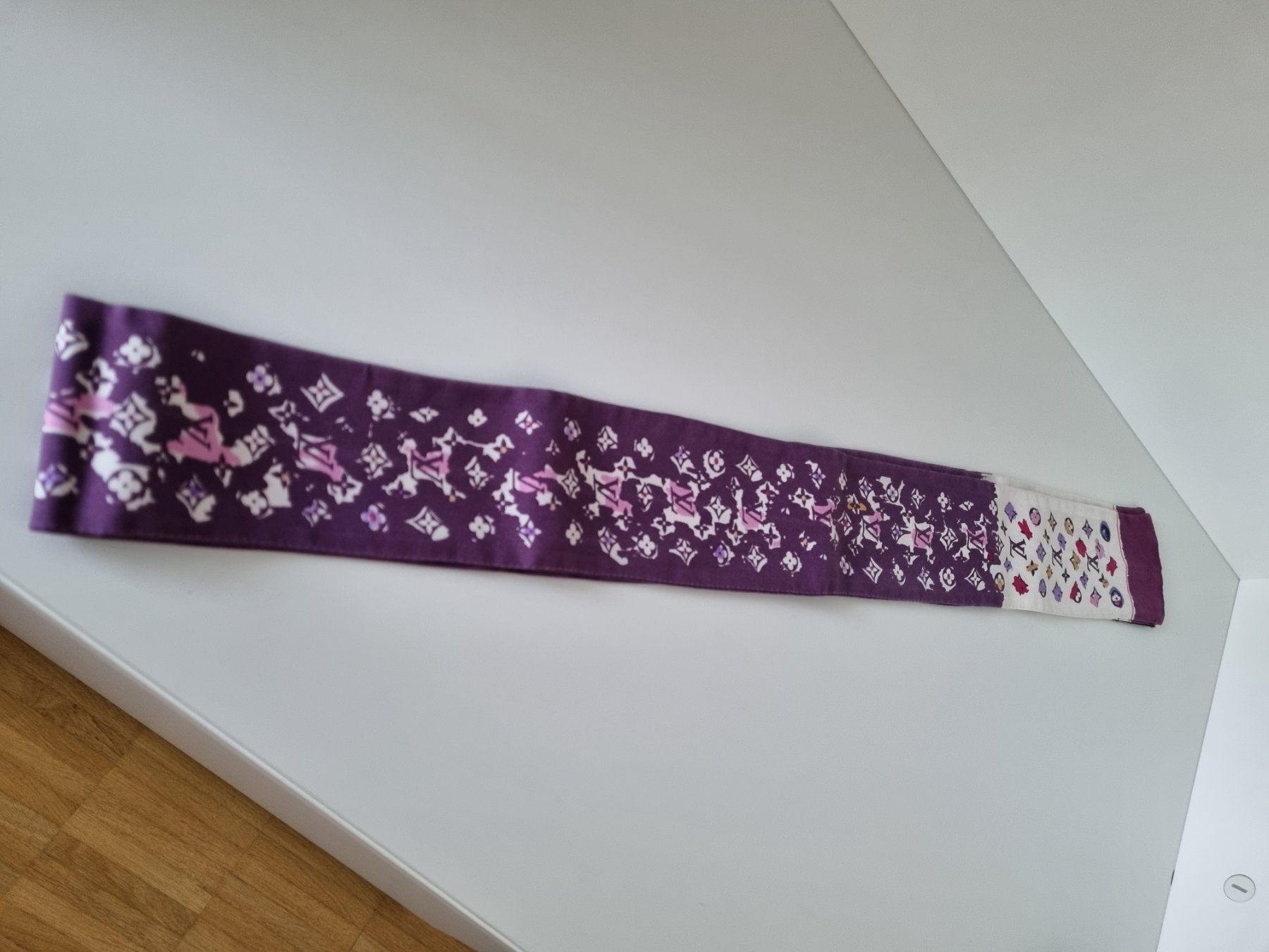 Louis Vuitton Foulard & Sciarpe: Louis Vuitton Bandeau Monogram – Nuovo (secondo la descrizione) da Zofingen venduto da Felpa 4