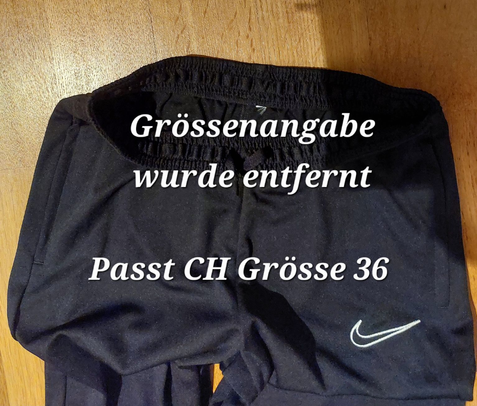 Nike Pantaloni: NIKE Sport Hose passend CH36 oder Jugend 164 – Usato da Balsthal venduto da Trendline55 1