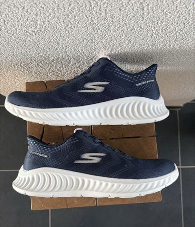 Neuwertige Slip In Skechers.40. NP 100.00