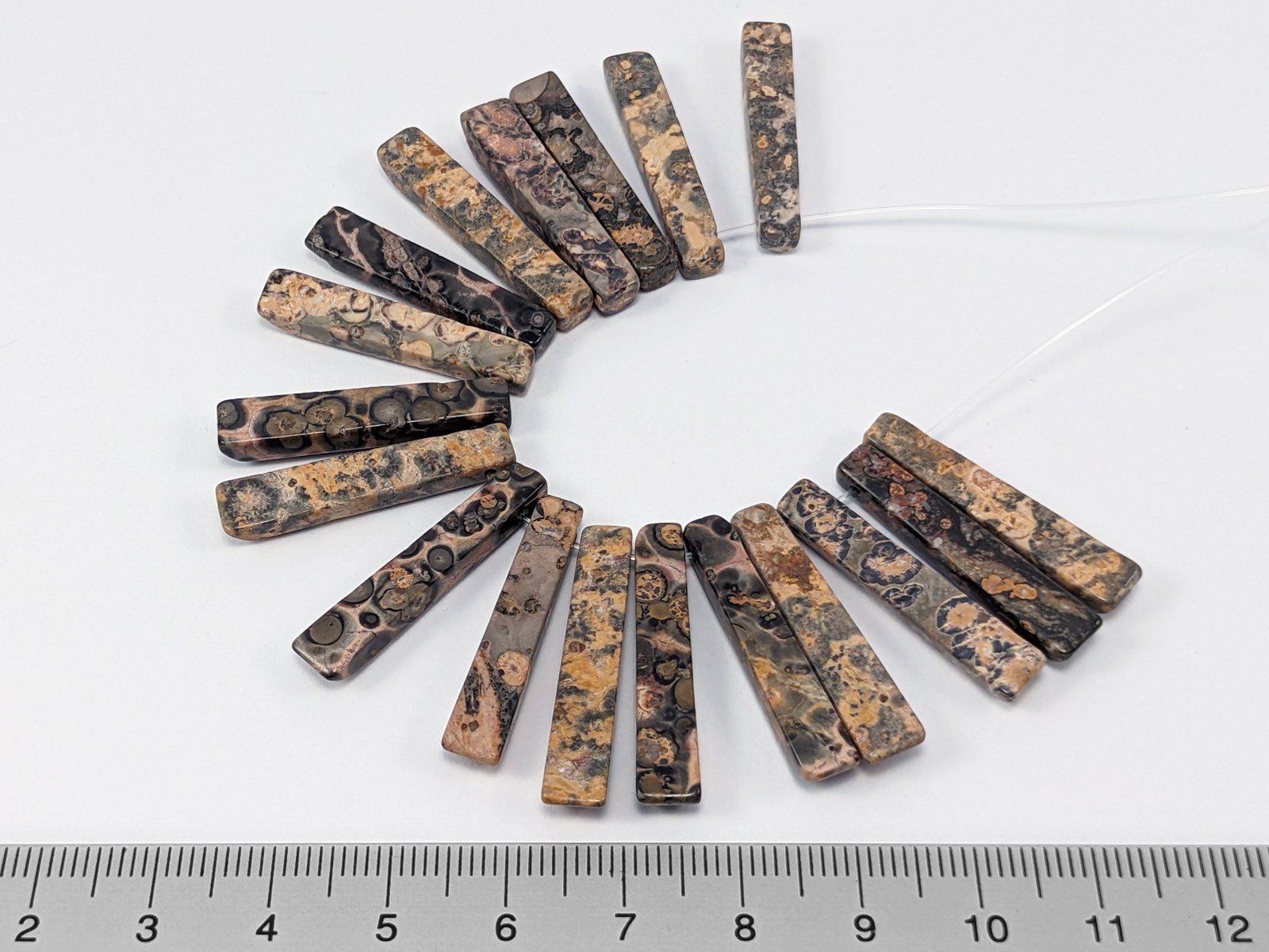 Mineralien & Heilsteine: Leoparden Jaspis Stab Perlen 28mm, 18Stk. – Neu und originalverpackt aus Meilen von GypsyCat 1