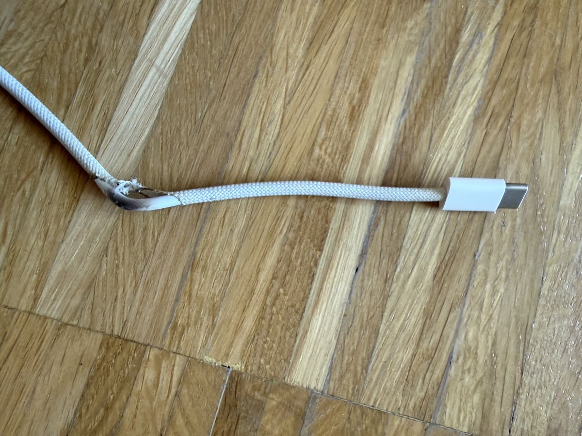 Apple Câbles: Apple iphone USB C charging cable 1m – Défectueux à Adliswil par avatar83 2