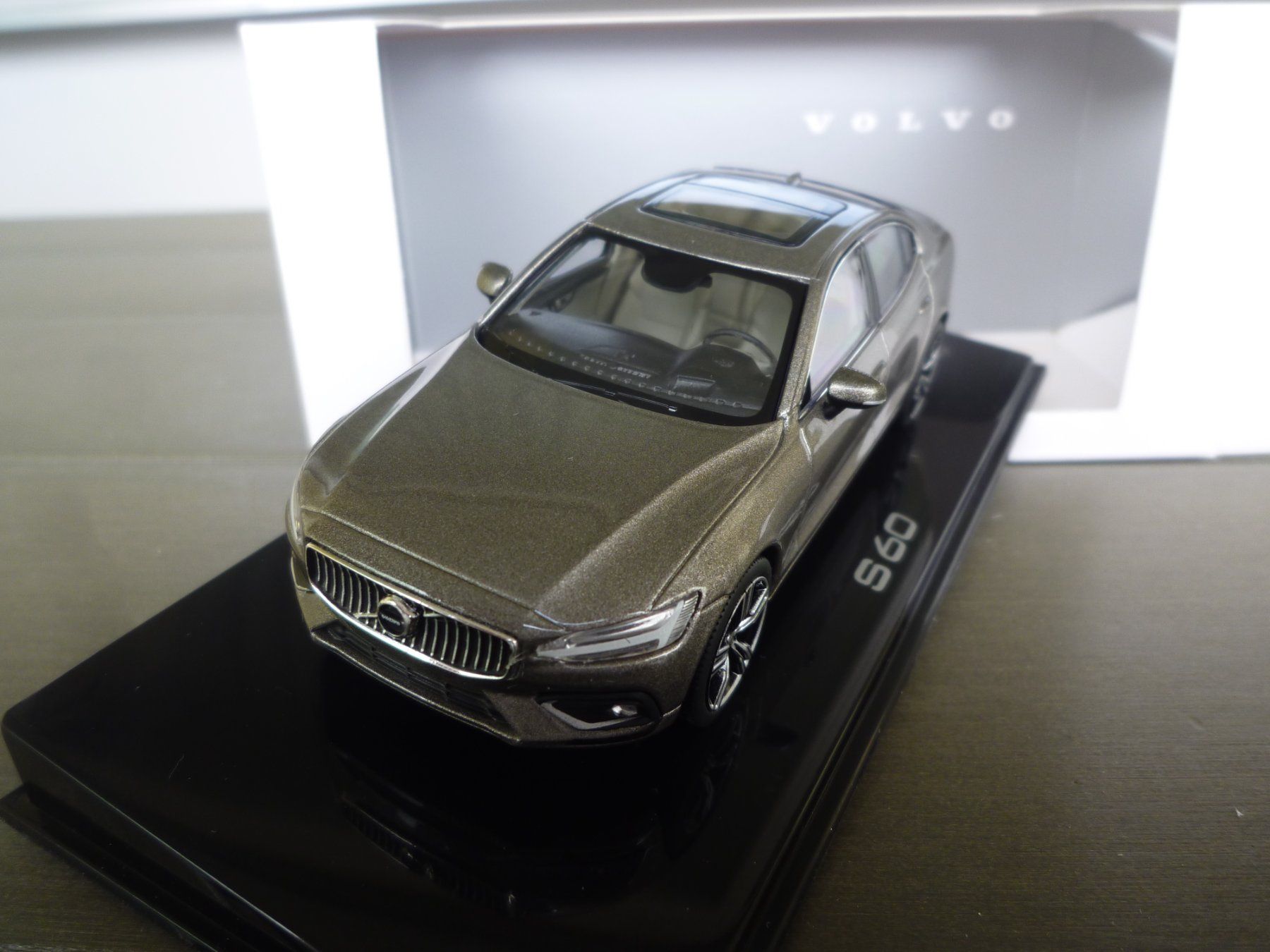 Volvo Modellautos: Volvo S60 – Neu und originalverpackt aus Flawil von Imperiosud 2