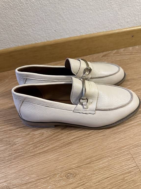 Scarpe da donna: WEISSE/CREAM LEDER LOAFER GR. 38 – Usato da Winterthur venduto da fij_f65r 1