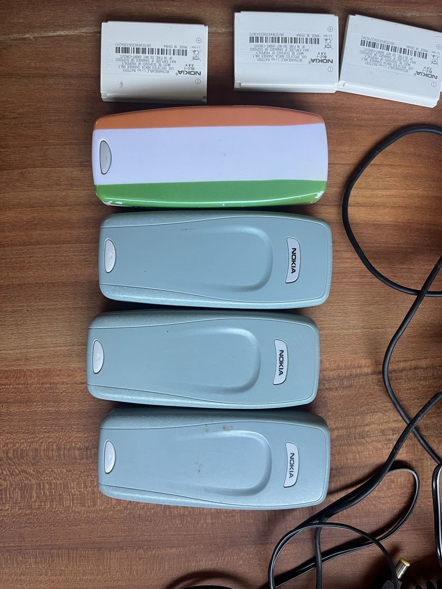 Nokia Handys / Smartphones: Nokia 3310 Sammlung - 4 Stück, mit Ladegerät & Akkus – Defekt aus Kienberg von sand70 2