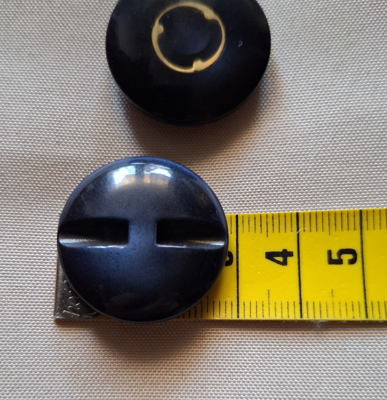 Bottoni: 2 Stück Knöpfe, schwarz- blau, 29 mm. – Usato da Dietikon venduto da Hirschkopf 2