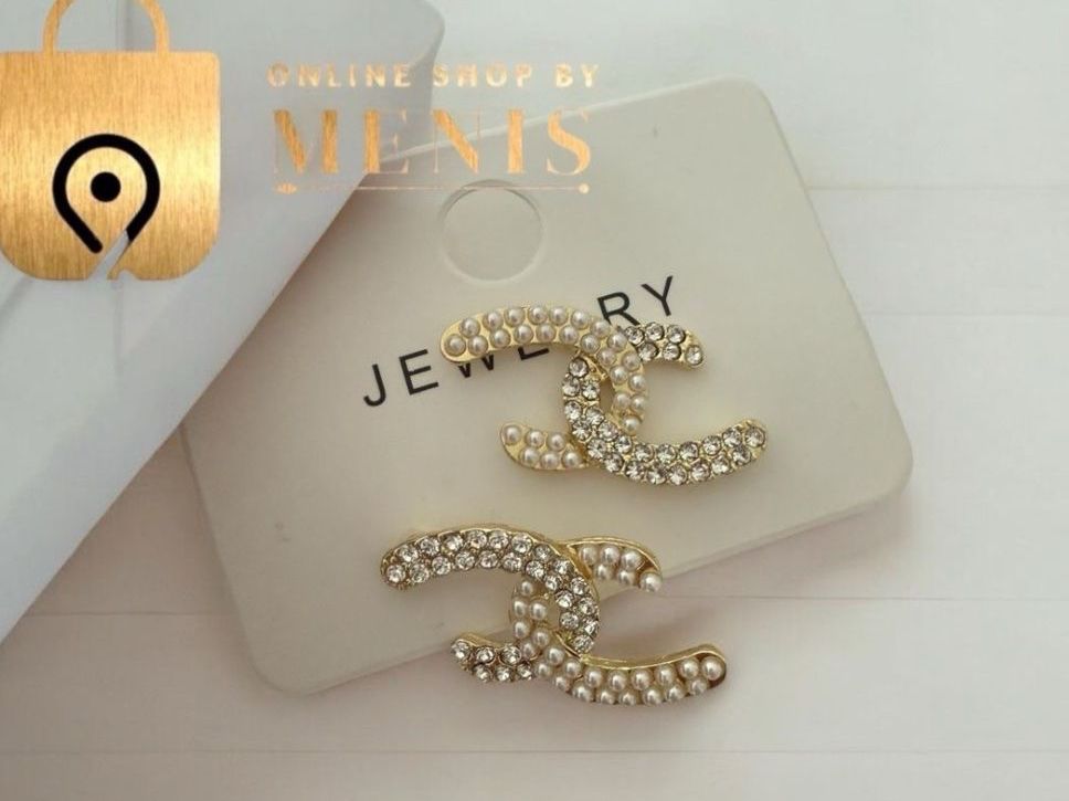 Altri gioielli: Elegante Ohrstecker im CC-Design mit Perlen & Strass, gold – Nuovo e nell'imballaggio originale da Balsthal venduto da Menis-Shop4