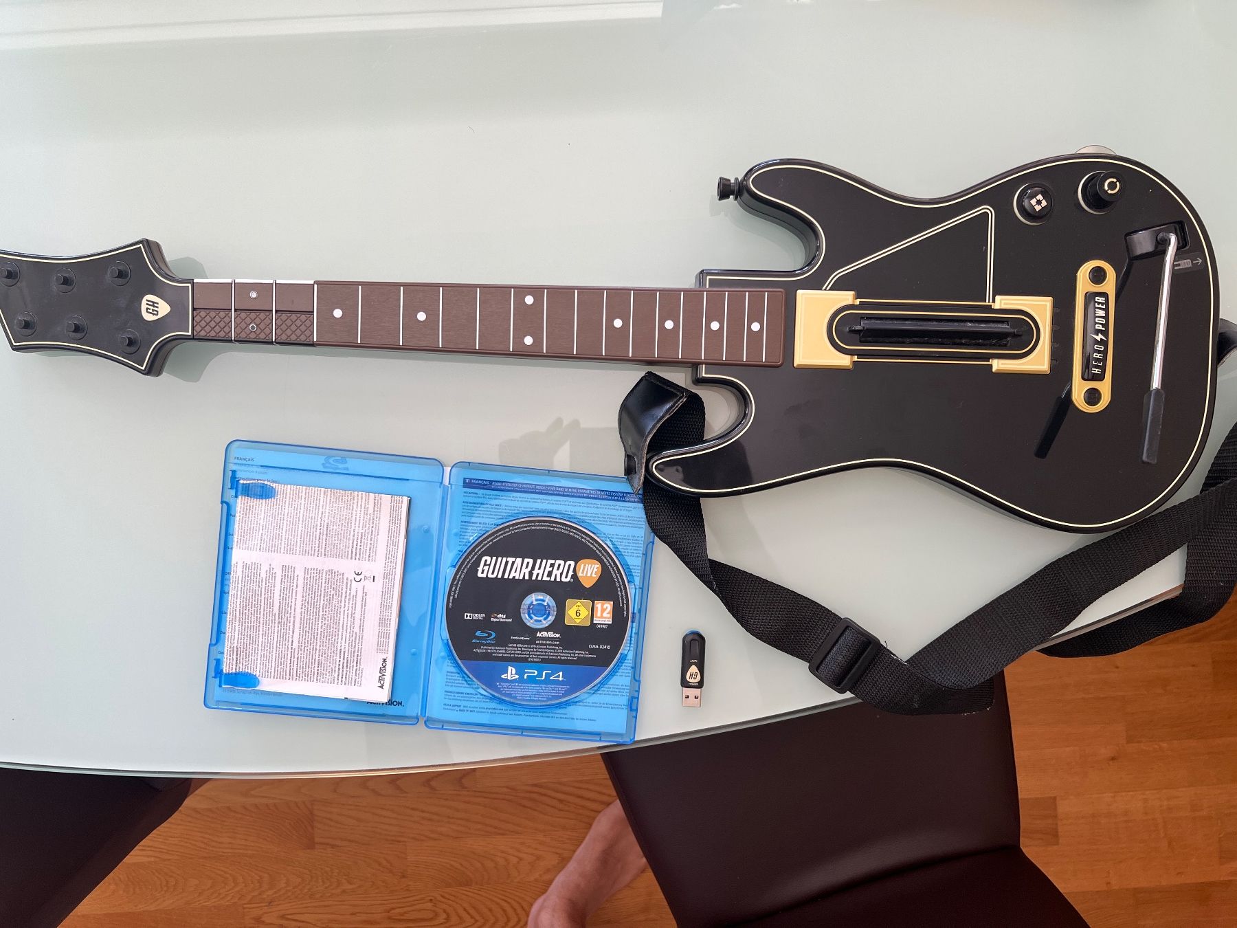 Jeux: Guitar Hero PS4 – D'occasion à Zürich par Seetal05