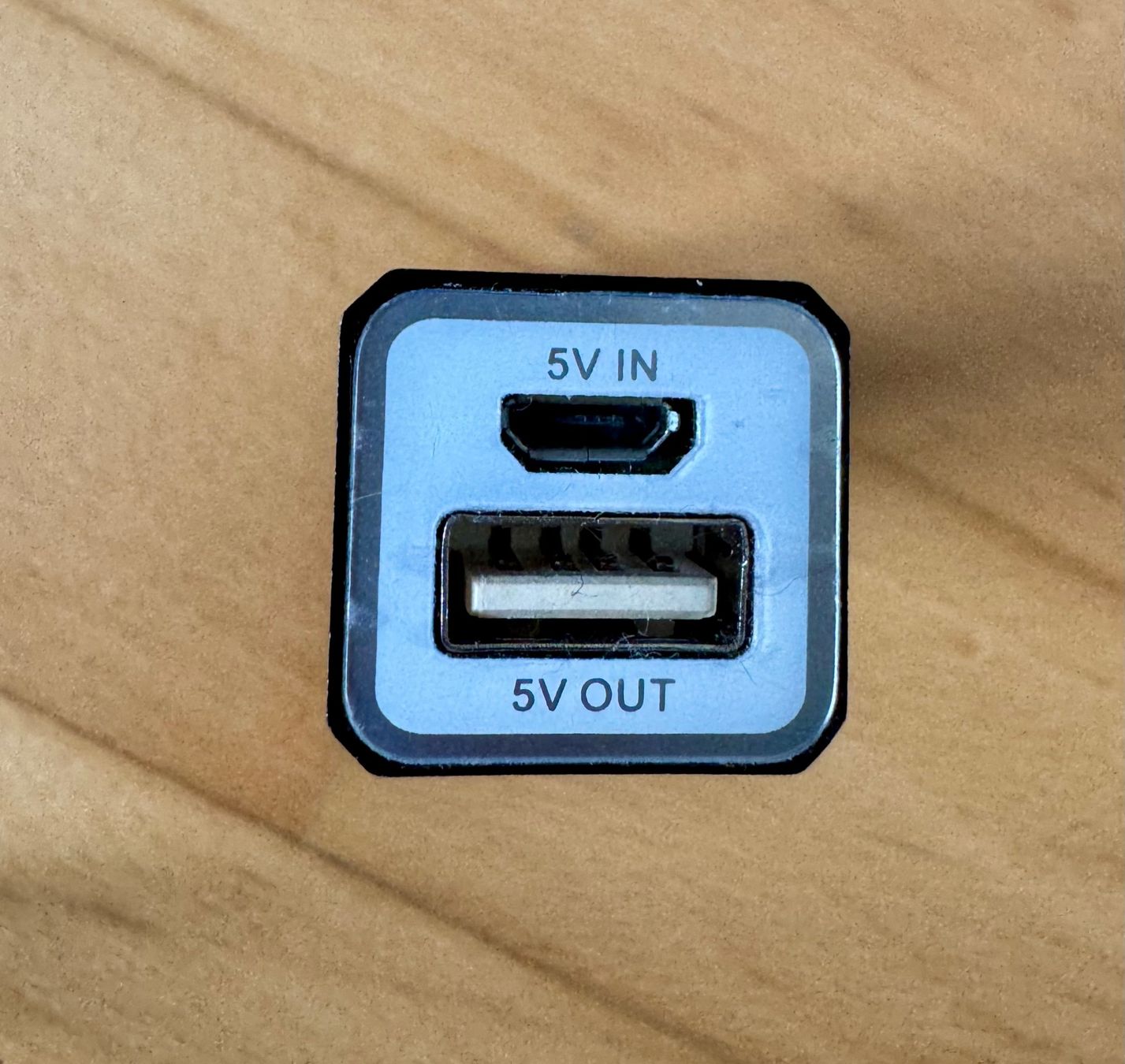 Batterie: Powerbank schwartz mit div. Prints – Usato da Pfäffikon SZ venduto da anshaV 4