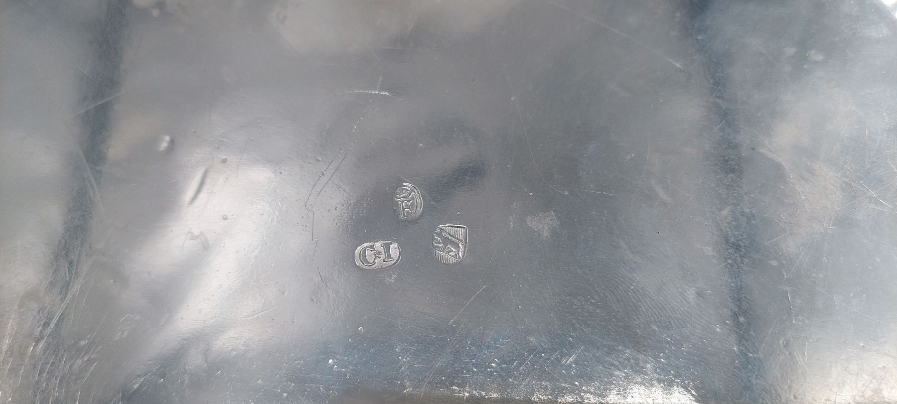 Piatti: Vier prächtige Berner Patrizierteller aus Silber – Usato da Dielsdorf venduto da anabur 7