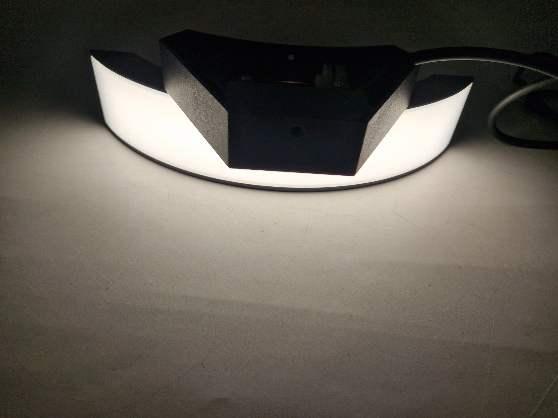 Lampen: MACLEAN ENERGY LED Wall Lamp with PIR Sensor – Gebraucht aus Muhen von Restwert_Muhen