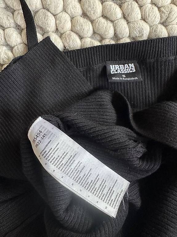 Kleider: Tolles Neckholder Strickkleid von UrbanClassics – Gebraucht aus Luzern von dariajenni 2