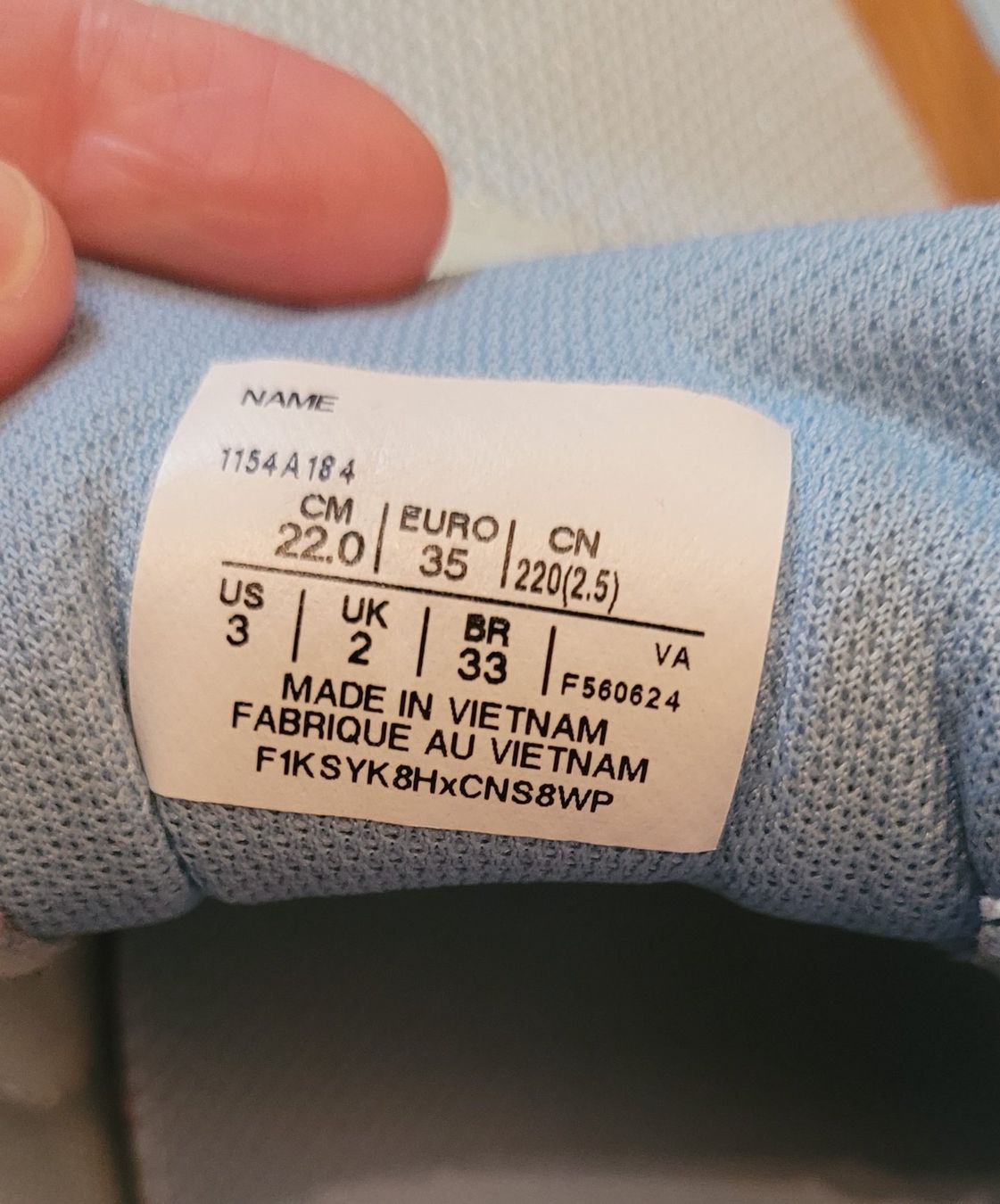 Asics Chaussures garçon: Asics Turnschuhe, hellblau, Gr 35, Neuwertig! – D'occasion à Staefa par MatLukM. 1