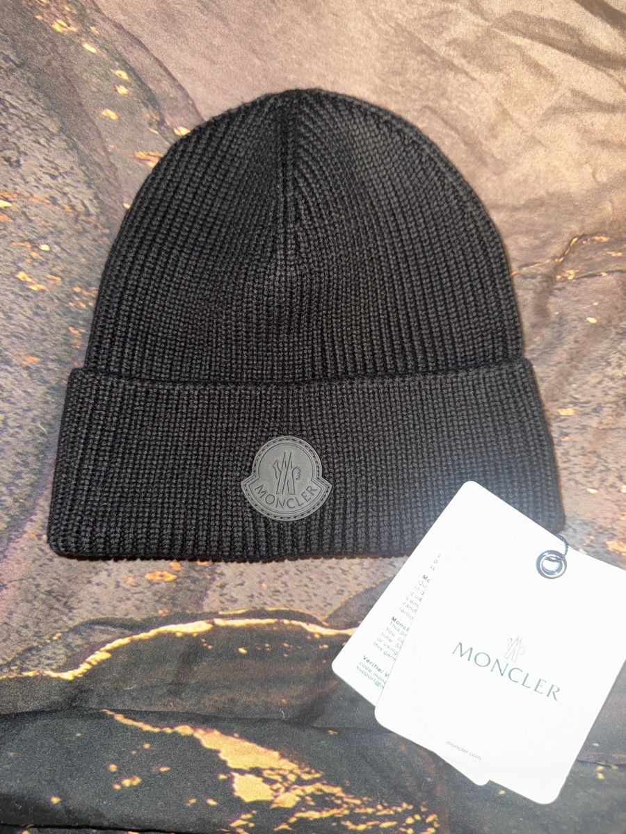 Moncler Altro in  Abbigliamento & Accessori: Moncler Cap schwarz – Nuovo (secondo la descrizione) da Wetzikon ZH venduto da shey7
