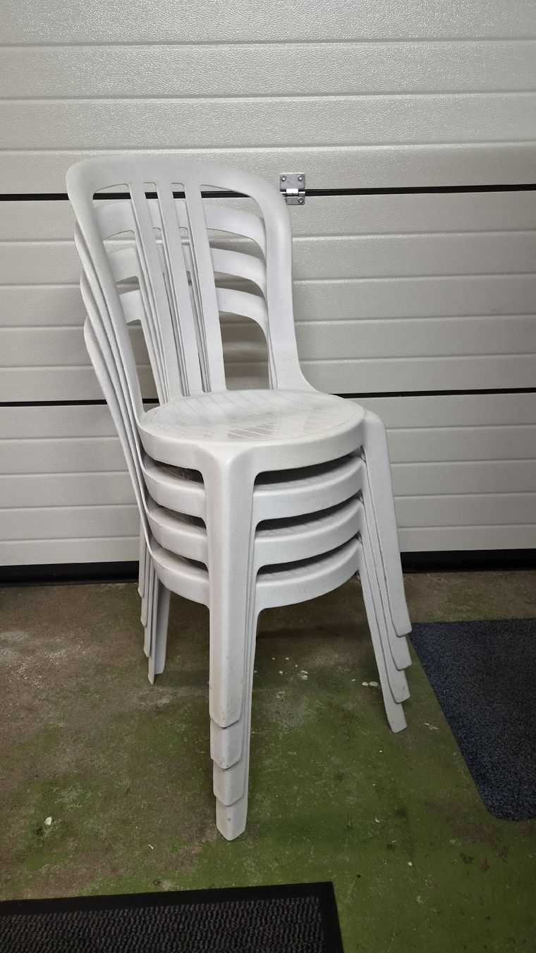 Sedie: Gartenstühle Kunststoff weiss, gebraucht. 4 Stk. – Usato da Wil SG venduto da _salutti