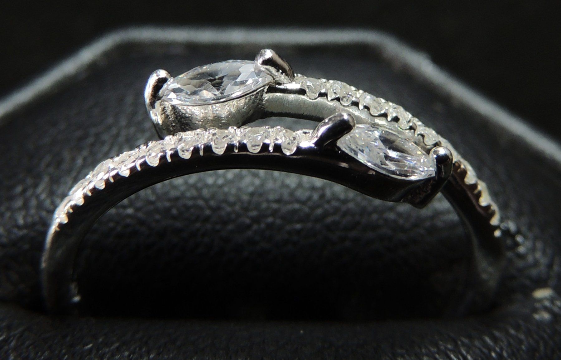 Anelli: Silber 925 Fingerring mit Zirkonias – Nuovo e nell'imballaggio originale da Waldenburg venduto da schaller707 1
