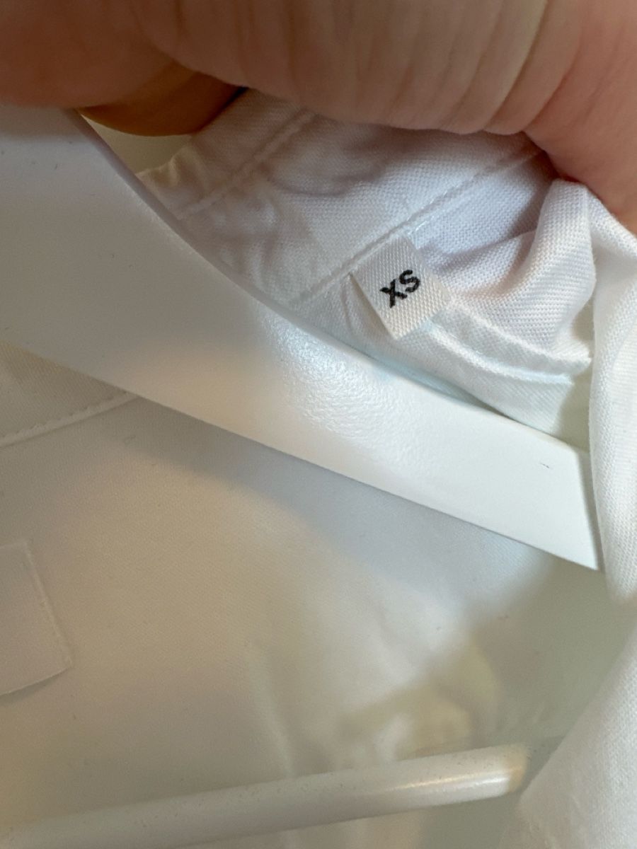 Blusen: Hemd AMI  Weiss Groesse XS – Defekt aus Küssnacht am Rigi von hor_dpb7 2