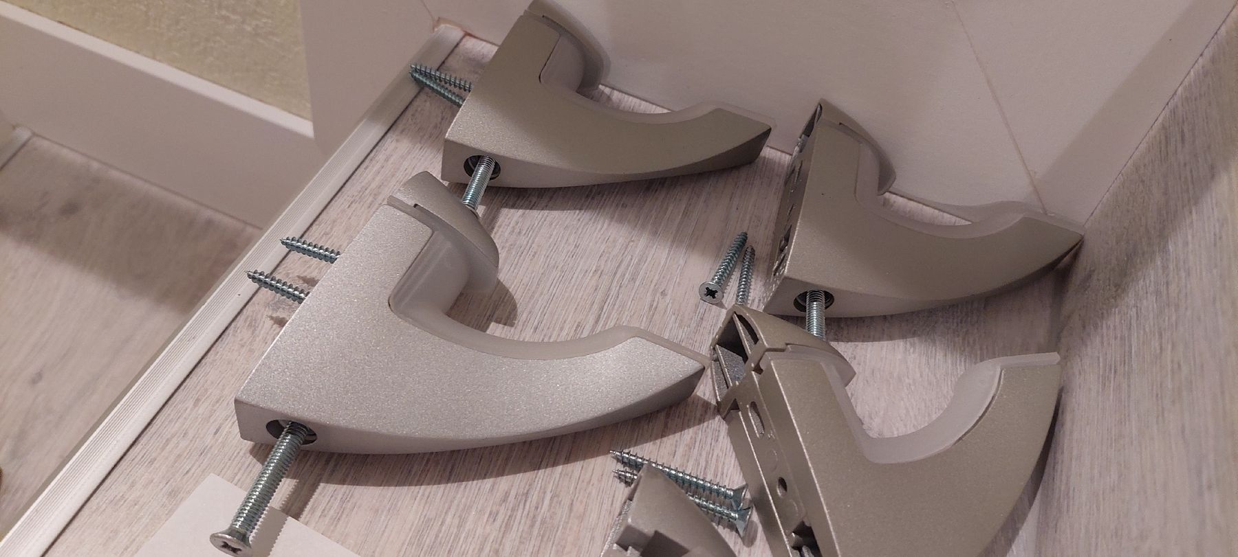 Scaffali: Tablarhalter 6x gross 2x klein – Usato da Muri AG venduto da nindo1 9