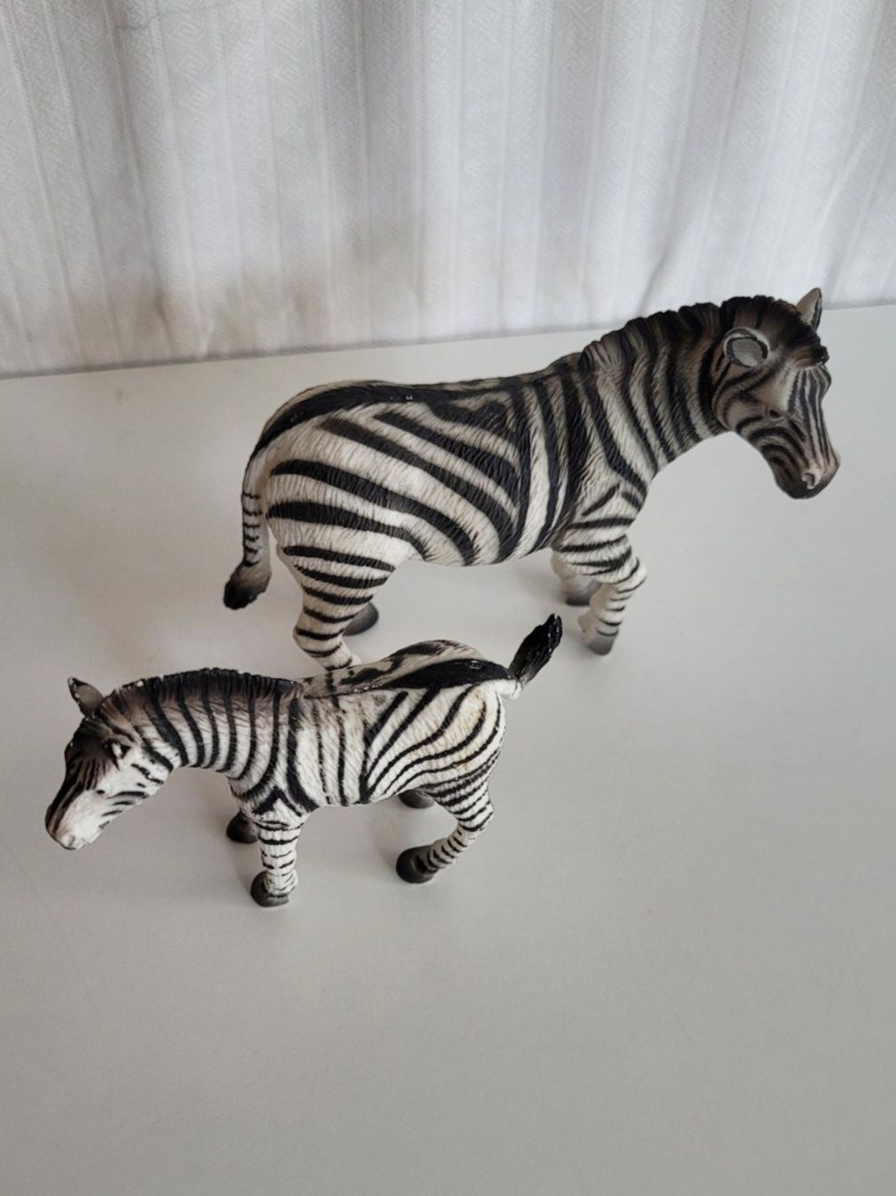 Figuren: 2 Stück, Zebra Tierfiguren in Miniaturform – Gebraucht aus Nottwil von echtMOMO 4