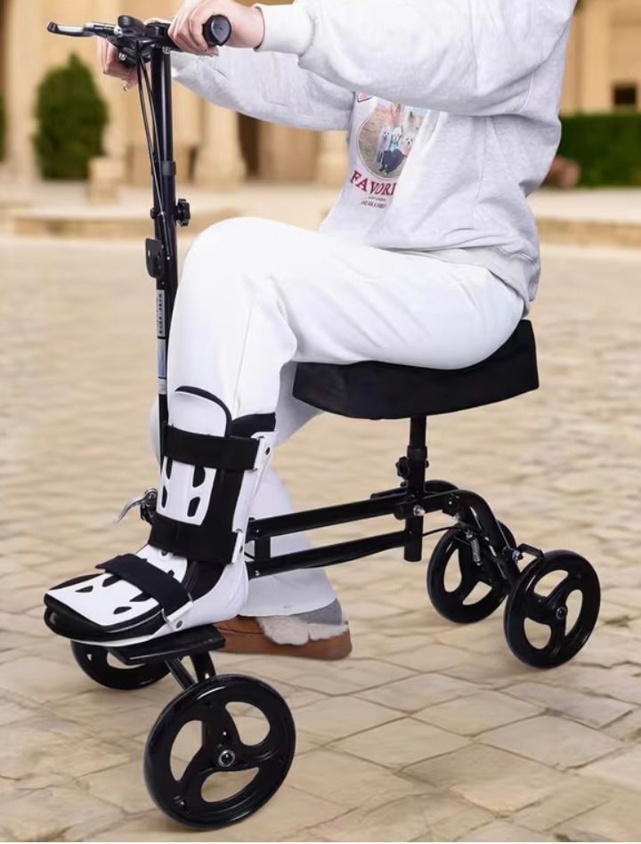 Ausili per la deambulazione: Knie Roller / Walker – Usato da Wila venduto da Lokelo 7