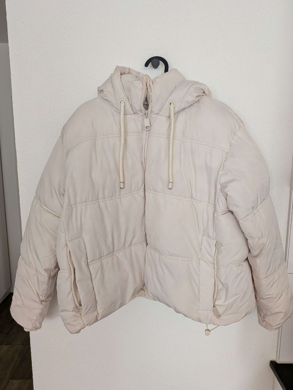 Zara Giacche: Zara Hooded Beige Winter Jacket  – Usato da Morges venduto da dhi_y2qk