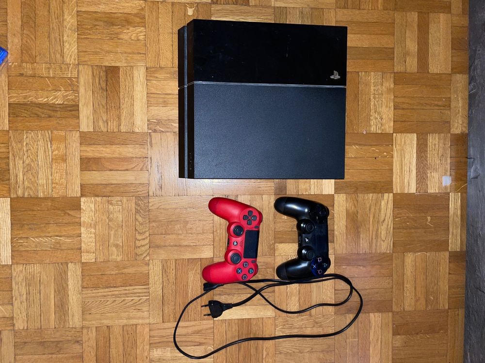 Playstation 4 + 2 Controller | Kaufen auf Ricardo
