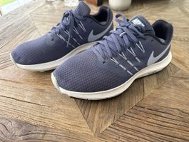 Laufschuhe Nike Danen Grösse 41 - Auktion ab 1.-