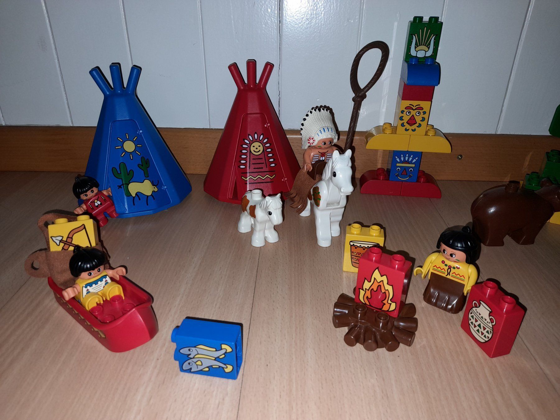 Lego Spielzeuge: Lego Duplo Indianerdorf 2436 Klassiker – Gebraucht aus Wittenbach von Gugielmo 2