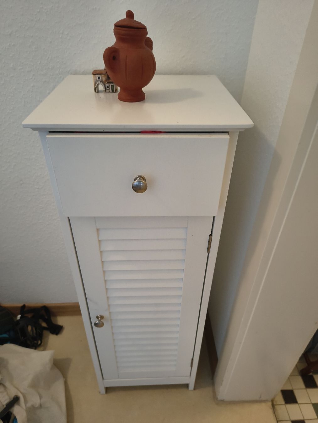 Ikea Armadi: White Cabinet with Drawer & Slatted Door – Usato da Dübendorf venduto da jai_g72w
