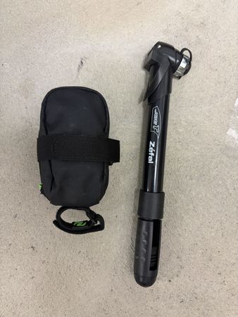 Satteltasche Syncros und Fahrradpumpe Zefal