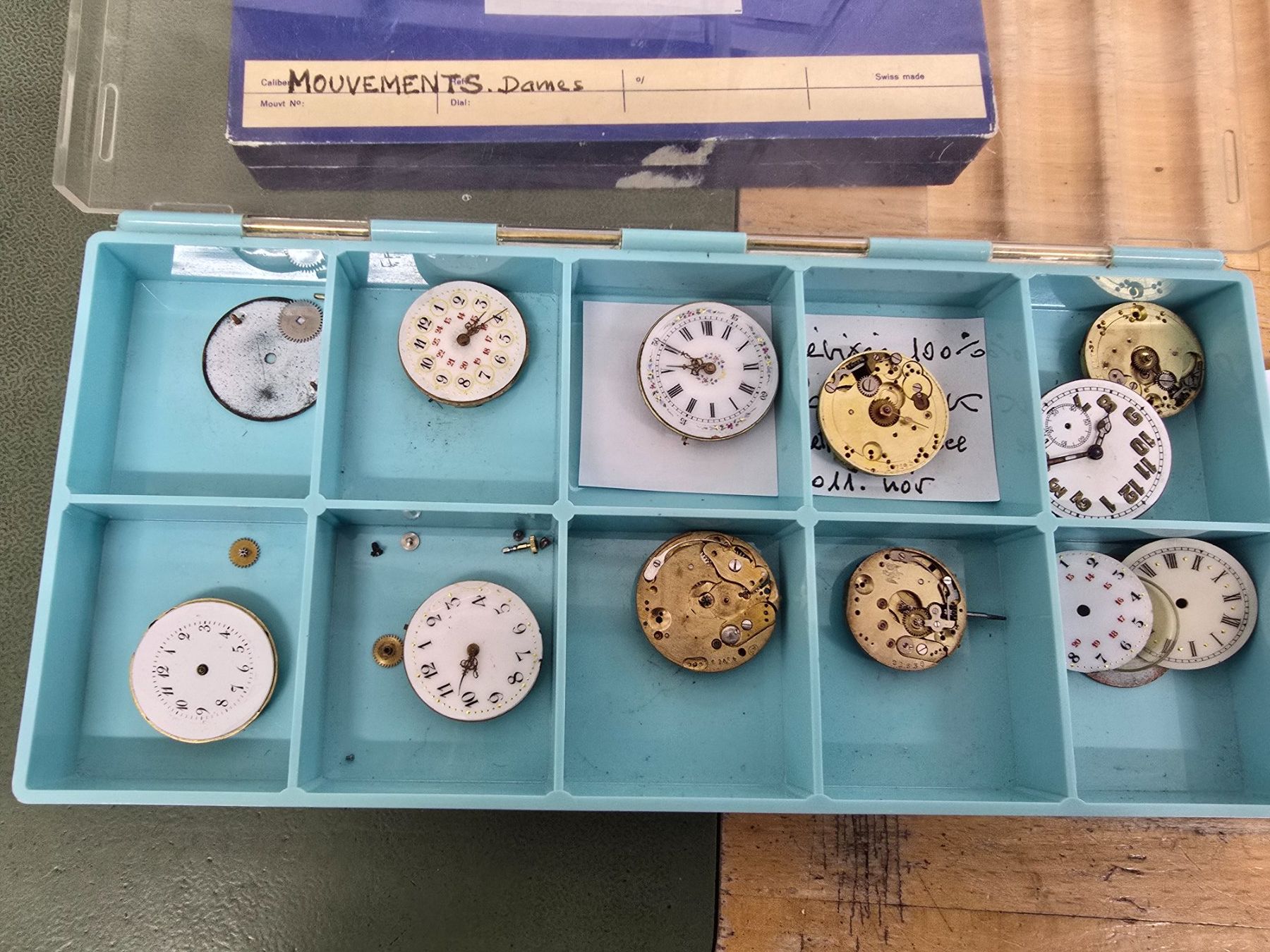 Orologi: Lot de mouvements et cadran divers – Difettoso da Tramelan venduto da Nirdan