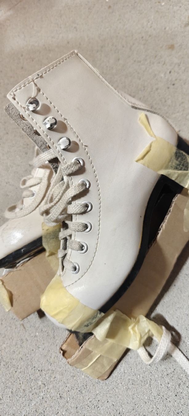 Patins à glace: Kinder Schlittschuhe gr.30 – D'occasion à Obernau par ChooseWisely 2