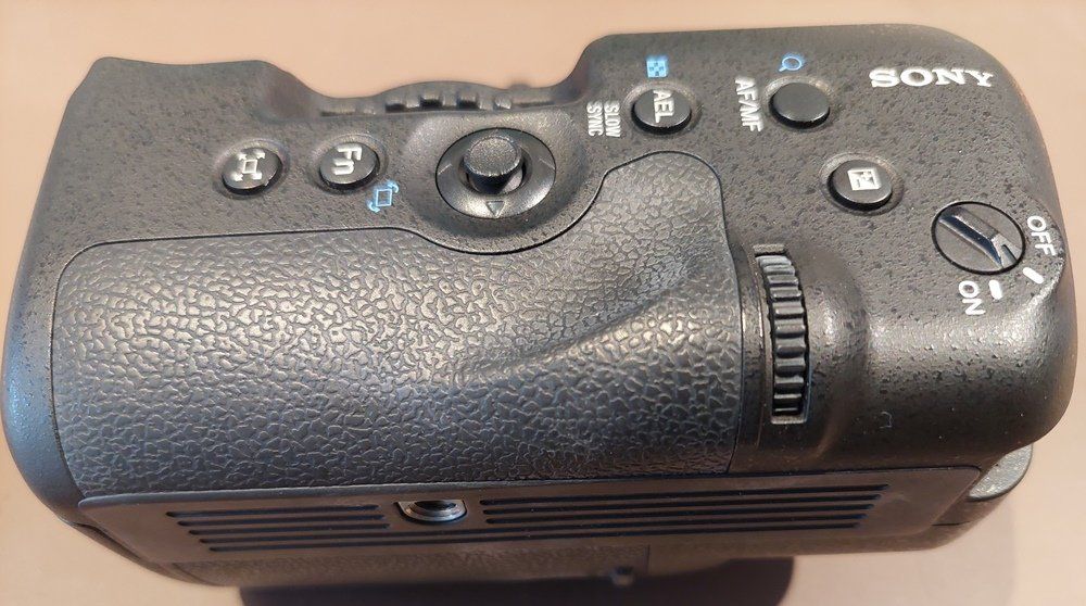 Altri Accessori: Sony VG-C33AM Vertikalgriff / Batteriehalter – Usato da Künten venduto da Betasik 1