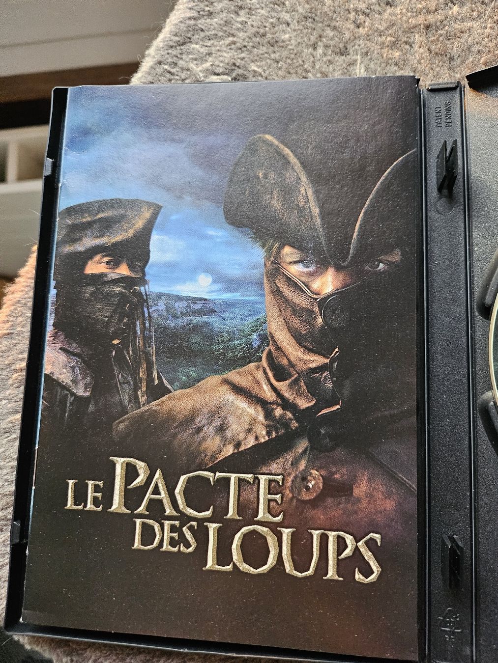 Tutti i DVDs: DVD Le Pacte des Loups - Édition Spéciale - Version pin's – Usato da La Joux FR venduto da car_ck96 2
