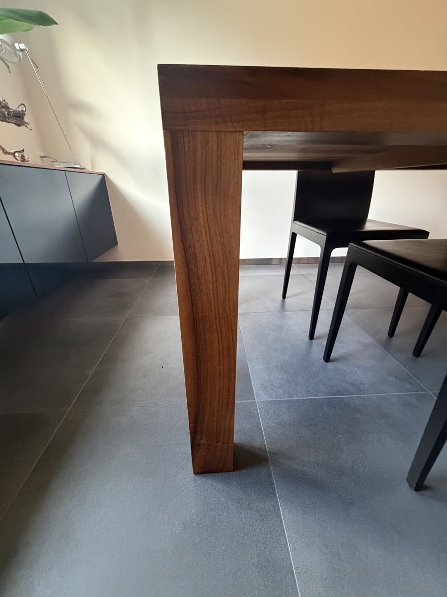 Tavoli: Esstisch Nussbaum Holz massiv 250x90 – Usato da Adliswil venduto da daniel.waldmeier 1