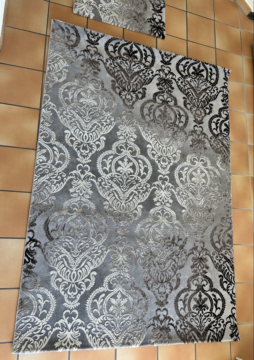 Teppiche: Edle Teppiche mit 3D Ornamenten, 2er-Set, top – Gebraucht aus Spiez von gerybe 4