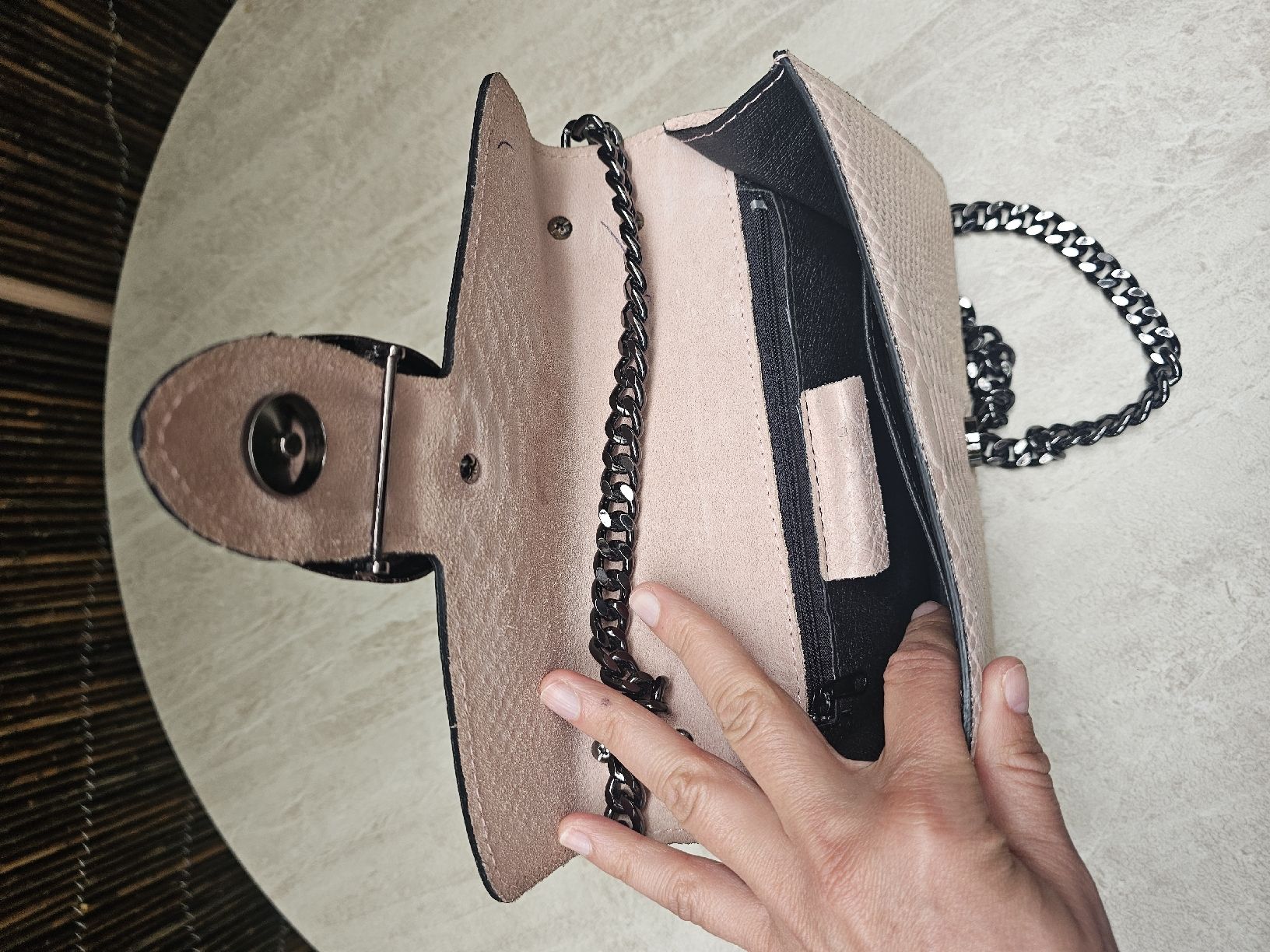 Borse da donna: Chice Puderrose Tasche in Schlangen-Optik  – Nuovo (secondo la descrizione) da Bern venduto da Oscarella 2
