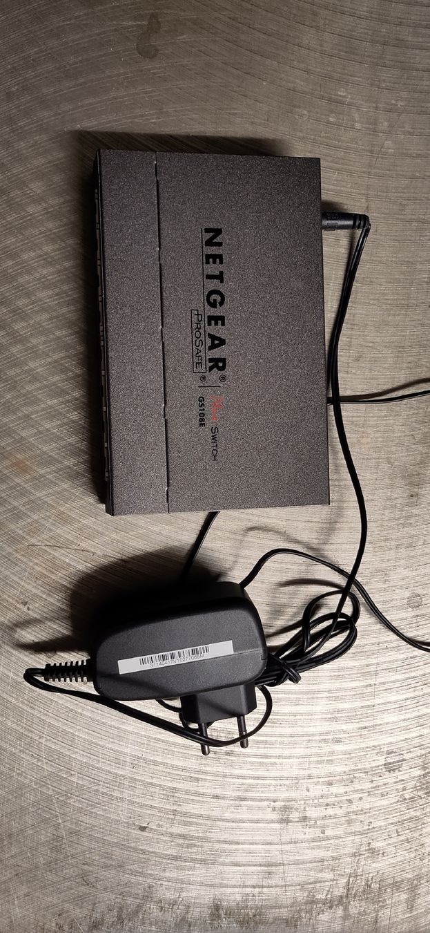 Netgear Hub & Switch: Netgear ProSafe Switch GS108 – Usato da Liebefeld venduto da robi15blue