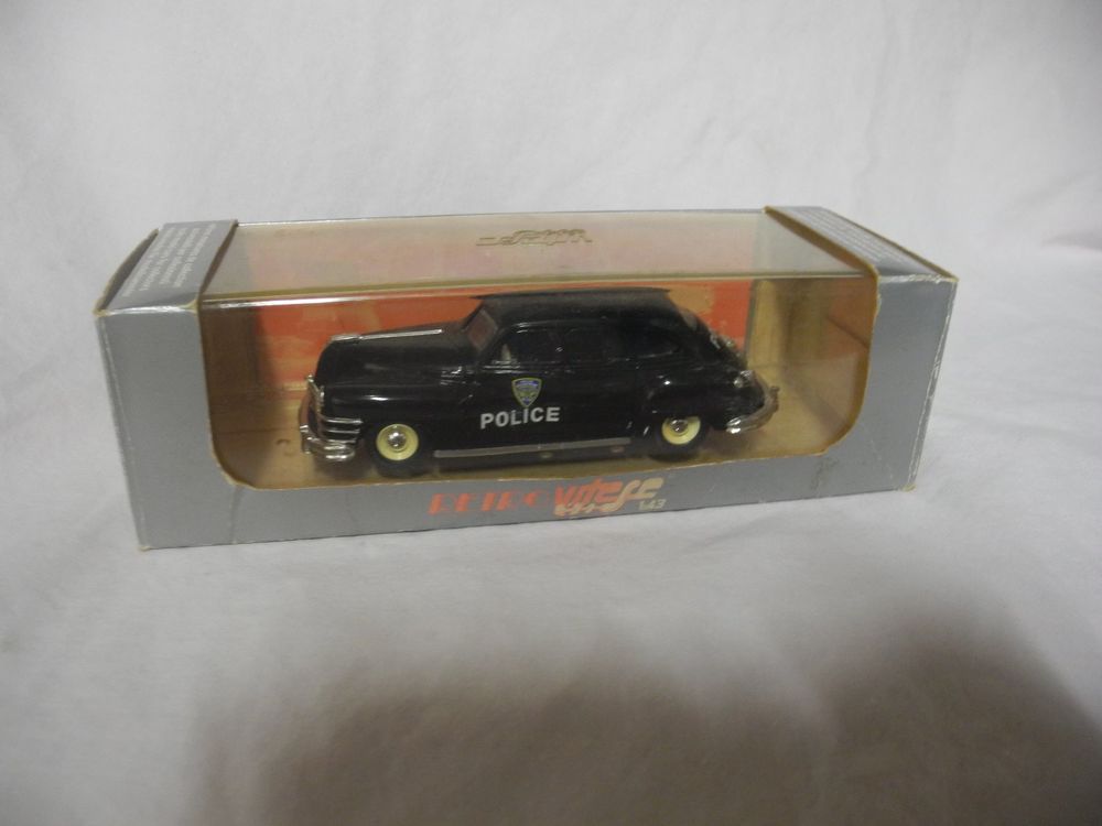 Voiture De Collection - Chrysler Windsor 1947 - Échelle 1:43 - Marque Vitesse - Occasion