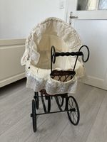 Puppenwagen mit Verdeck und Applikationen alt