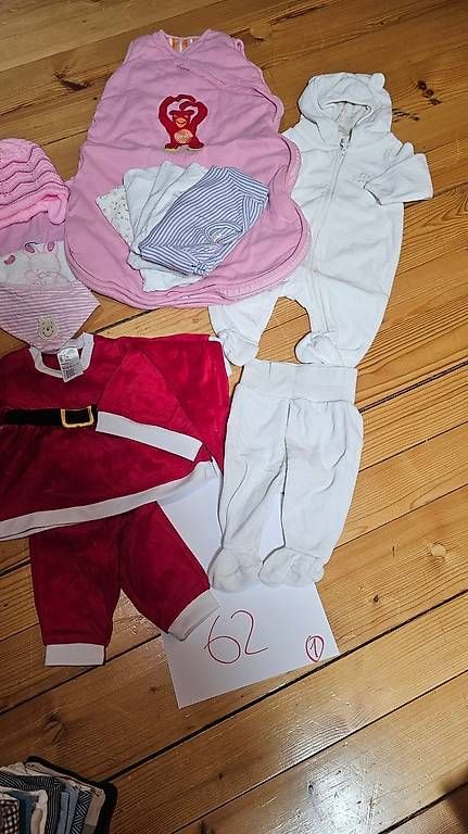 Lotti & Set di vestiti: Kleiderpaket Grösse 62 Mädchen – Usato da Grosswangen venduto da Glod 2