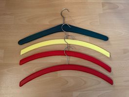 4 Retro Kleiderbügel mit Kunstleder überzogen
