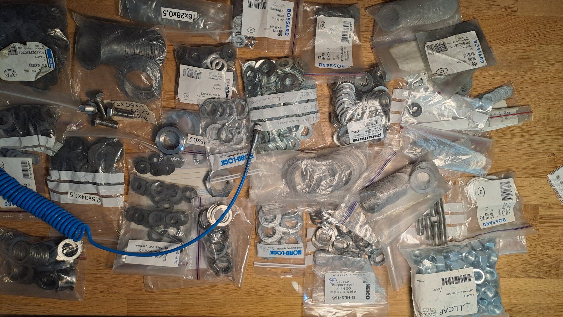 Tutti gli attrezzi: Surplus Hardware – Usato da Rieden AG venduto da Werkstattlaedeli