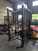 Krafstation mit Latzug (160kg) und Multipres