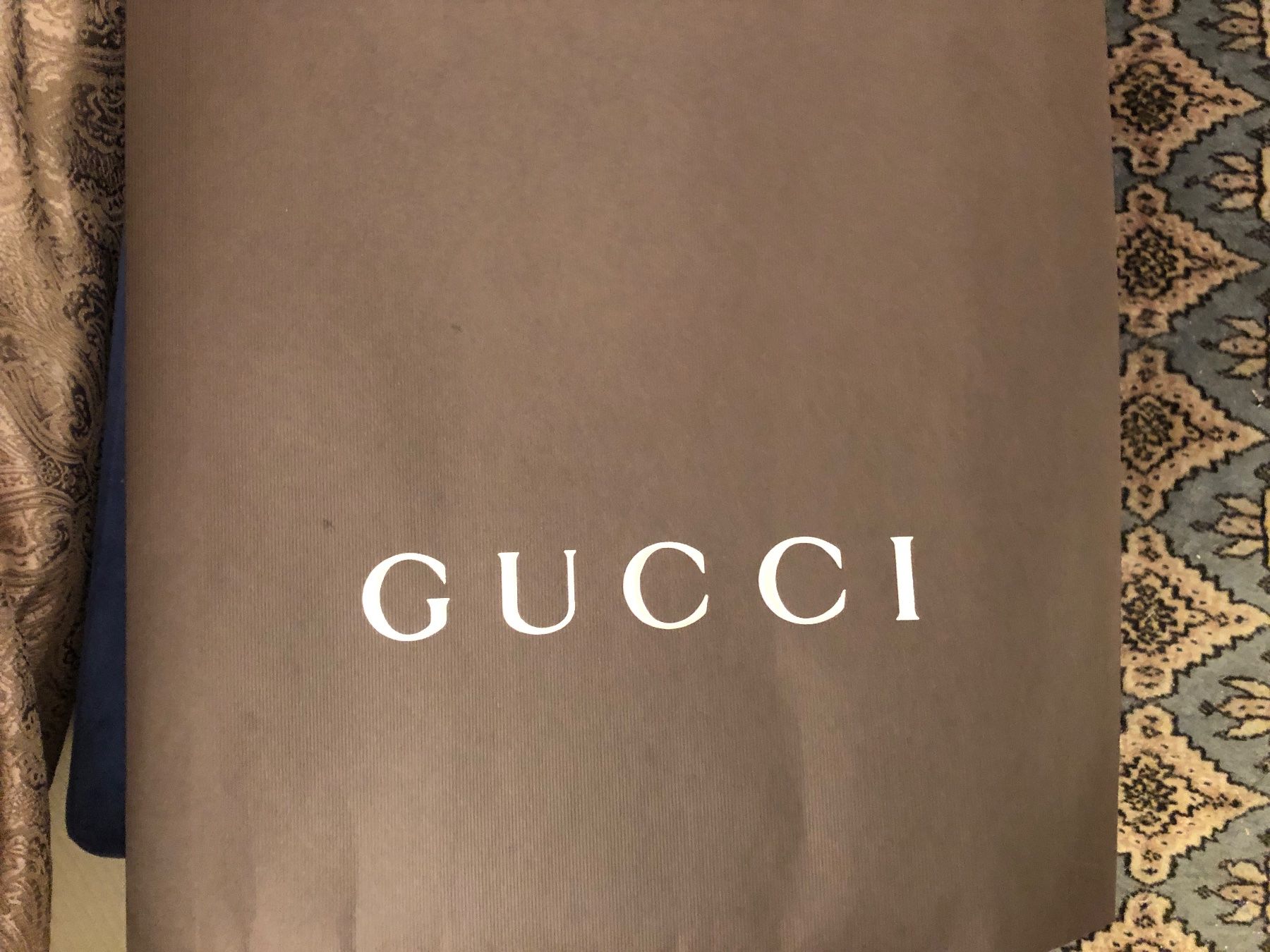 Gucci Foulards, Tücher & Schals: Nuovo Scialle di seta  Gucci – Neu und originalverpackt aus Davesco-Soragno von dvf_7h6d 3